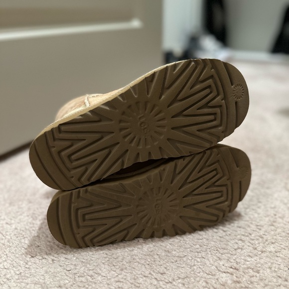 Women's Classic Mini II UGG Boots - Picture 3 of 5